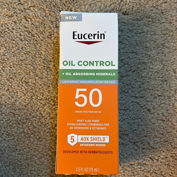 Skincare Eucerin Oil Control Lotion Lightweight Spf 5 New Unopened